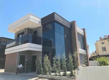 Villa de super luxe avec piscine à vendre à Kuşadası disponible aux enchères