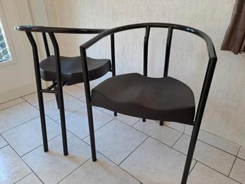 4 moderne stoelen beschikbaar voor biedingen