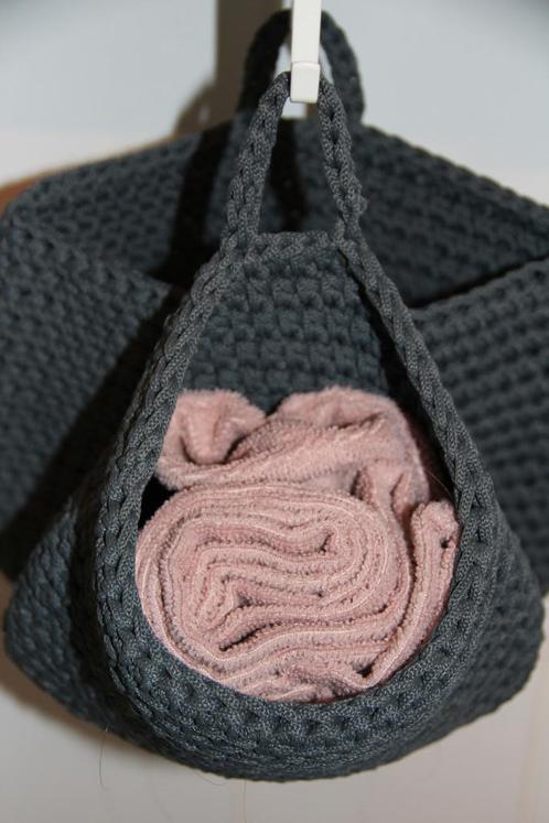 Paniers gris crochetés à la main IKEA série Nordrana, Huis en Inrichting, Woonaccessoires | Schalen en Manden, Zo goed als nieuw