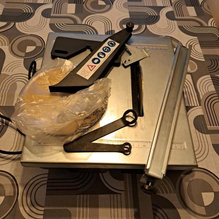 Coupe-carrelage électrique, Bricolage & Construction, Outillage | Autres Machines, Comme neuf, Enlèvement