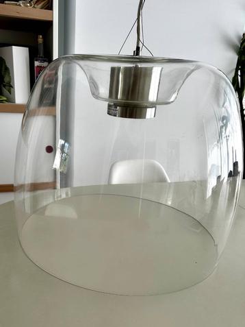 Prachtige doorschijnende hanglamp beschikbaar voor biedingen