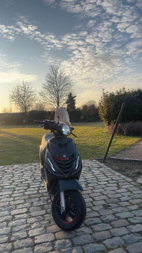 Sp piaggo zip 2022 moet zsm weg, Fietsen en Brommers, Scooters | Piaggio, Zo goed als nieuw, Zip, Klasse A (25 km/u), Benzine