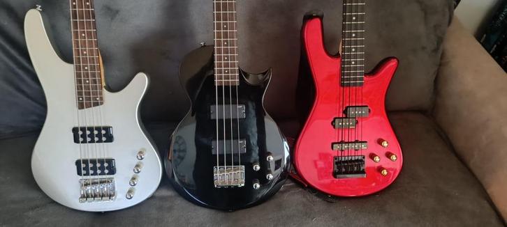 A vendre bass électrique, Muziek en Instrumenten, Snaarinstrumenten | Gitaren | Bas, Zo goed als nieuw, Elektrisch, Ophalen