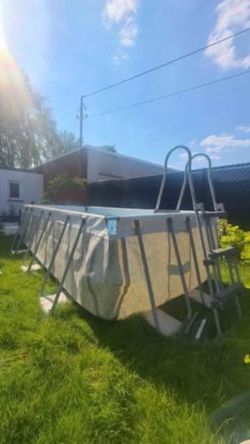 Zwembad plus filter en trap beschikbaar voor biedingen