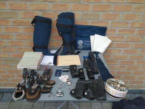 Gros lot objets Gendarmerie Police Communale Belge, Collections, Objets militaires | Général, Gendarmerie, Enlèvement ou Envoi