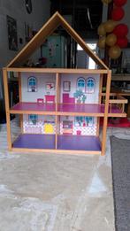 Groot gemeubeld poppenhuis met poppen, Enlèvement