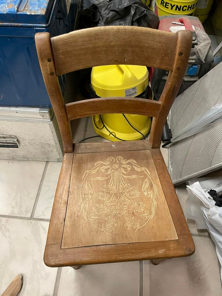 Paire de chaises en bois, Enlèvement