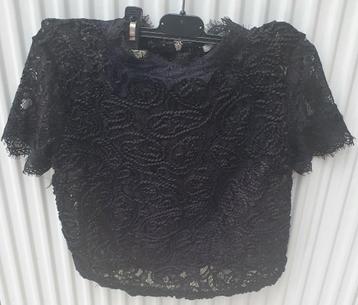 2 korte truitjes zwart en bordeaux maat S van Zara Trafalic beschikbaar voor biedingen