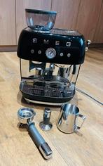 Smeg - koffiemachine - met stoompijpje en koffiemolen, Elektronische apparatuur, Koffiezetapparaten, Ophalen, Zo goed als nieuw