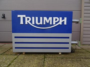 TRIUMPH - originele lichtreclame beschikbaar voor biedingen