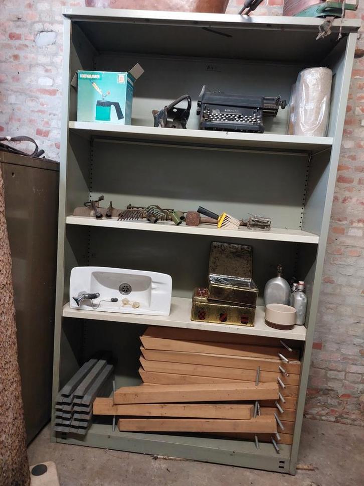 Open metalen kast / industriële legkast / ijzeren opbergkast, Huis en Inrichting, Kasten | Stellingkasten, Ophalen