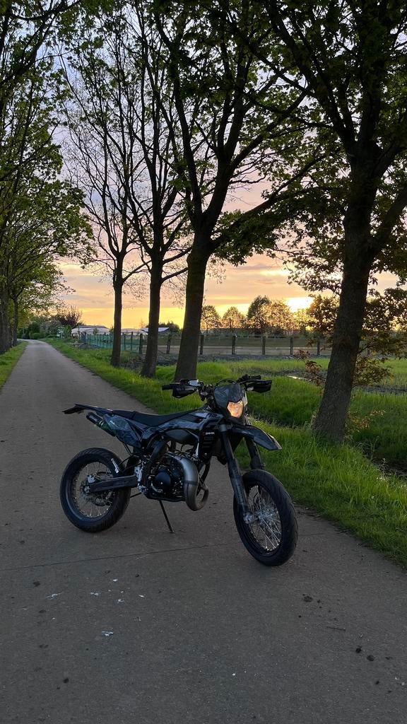 Sherco black moon te koop, Fietsen en Brommers, Brommers | Derbi, Zo goed als nieuw, Klasse B (45 km/u), Ophalen