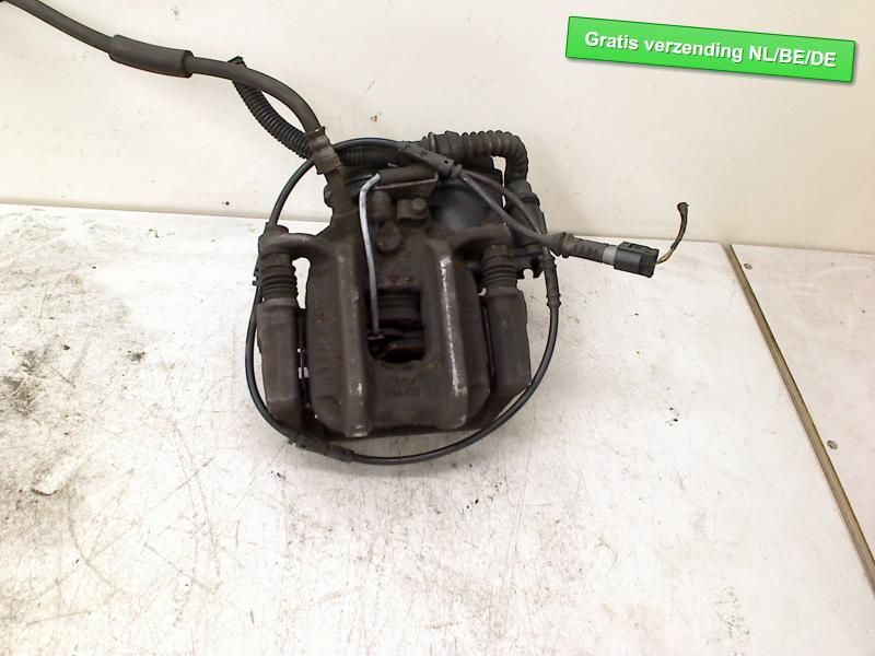 REMKLAUW RECHTS ACHTER BMW 5 serie (F10) (01-2009/10-2016), Auto-onderdelen, Remmen en Aandrijving, BMW, Gebruikt