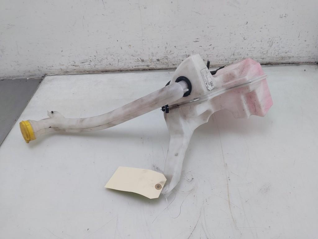 LAVE-GLACE RESERVOIR AVANT Renault Captur (2R) (01-2013/-), Renault, Utilisé, Peter-Huppertz-Straße 5
51063  Köln, DE, Dialog.deutschland@renault.de