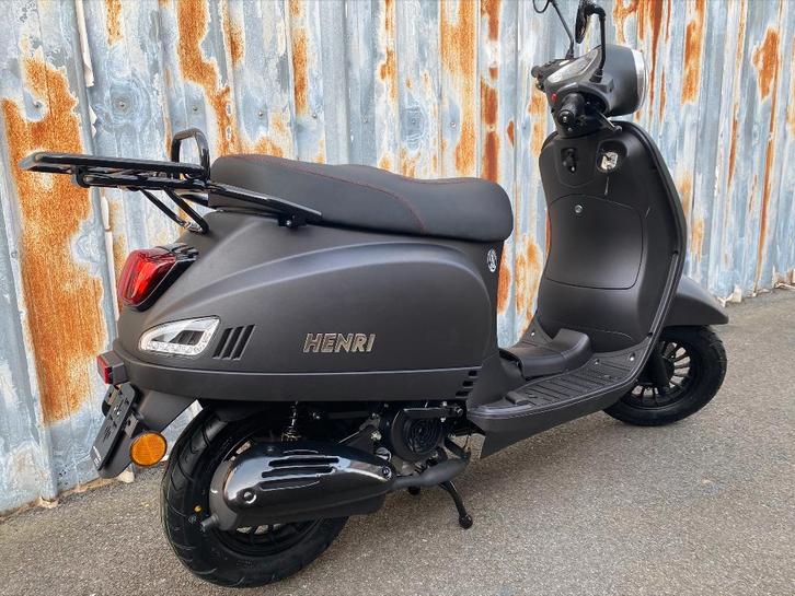 Henri Sport Scooter | Stijlvol en Zuinig | A of B-Klasse, Fietsen en Brommers, Scooters | Piaggio, Nieuw, Overige modellen, Benzine