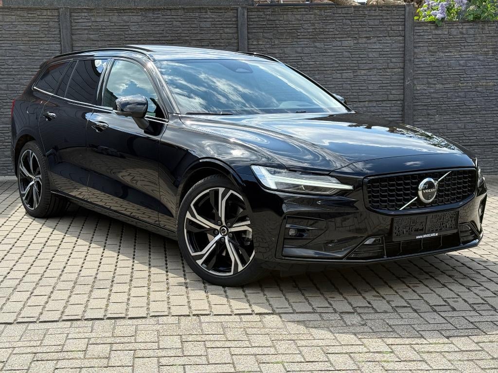 Volvo V60 B4 MHEV Plus Dark Automaat "Pano Dak/TREKHAAK/360, Autos, Volvo, Commande vocale, Entreprise, Noir, V60