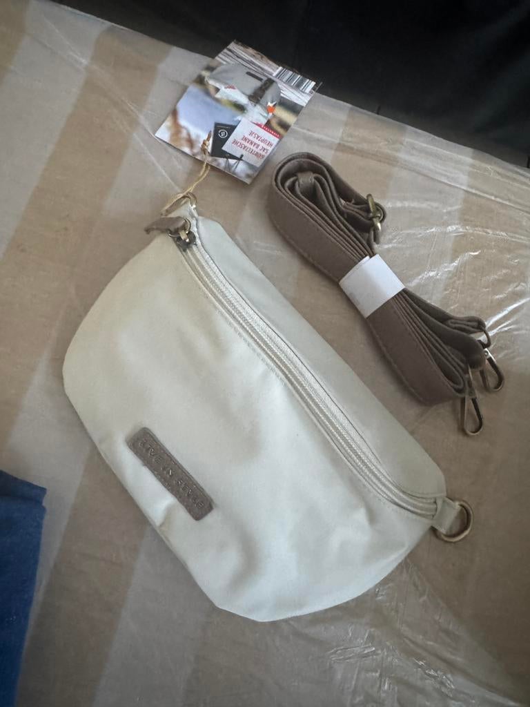 Superbe sac banane, Bijoux, Sacs & Beauté, Sacs | Sacs Femme, Enlèvement, Comme neuf