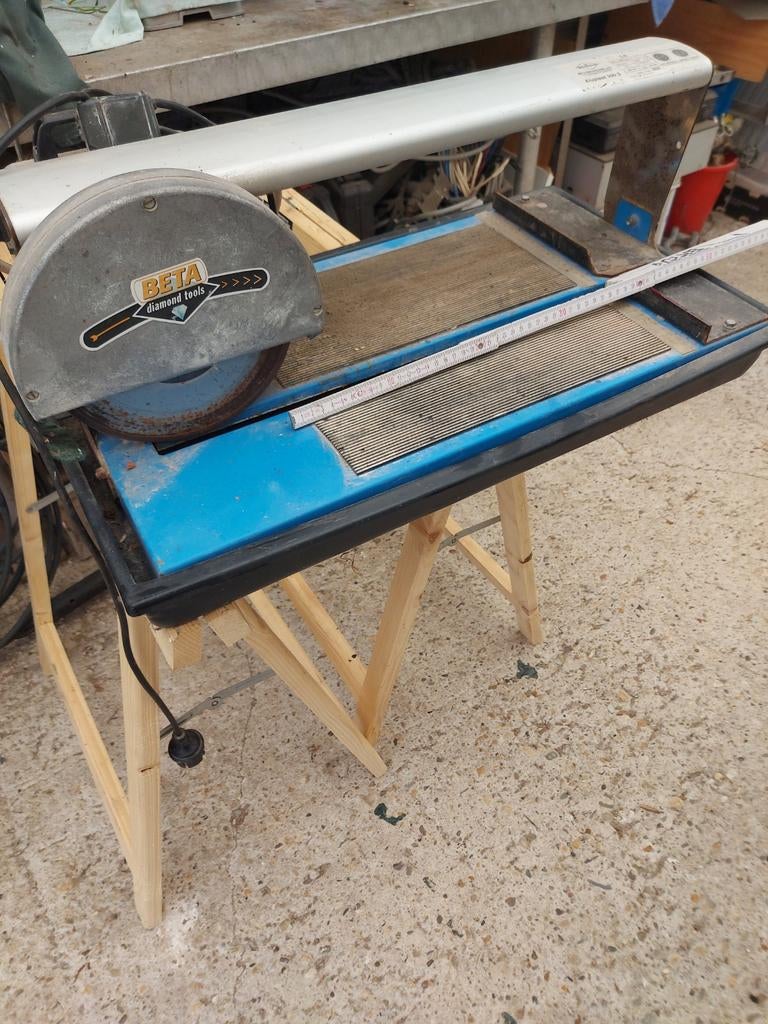 Elektrische tegelsnijder, Ophalen