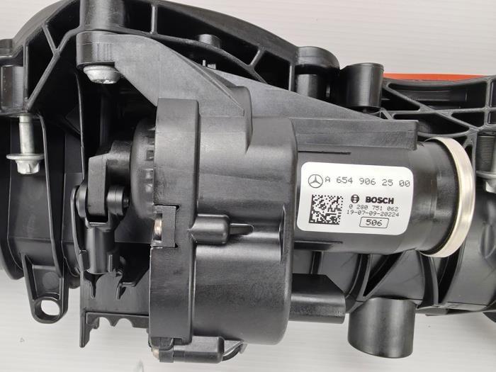 Inlaatspruitstuk van een Mercedes E-Klasse, Auto-onderdelen, Motor en Toebehoren, Mercedes-Benz, Nieuw, 6 maanden garantie, 12 maanden garantie