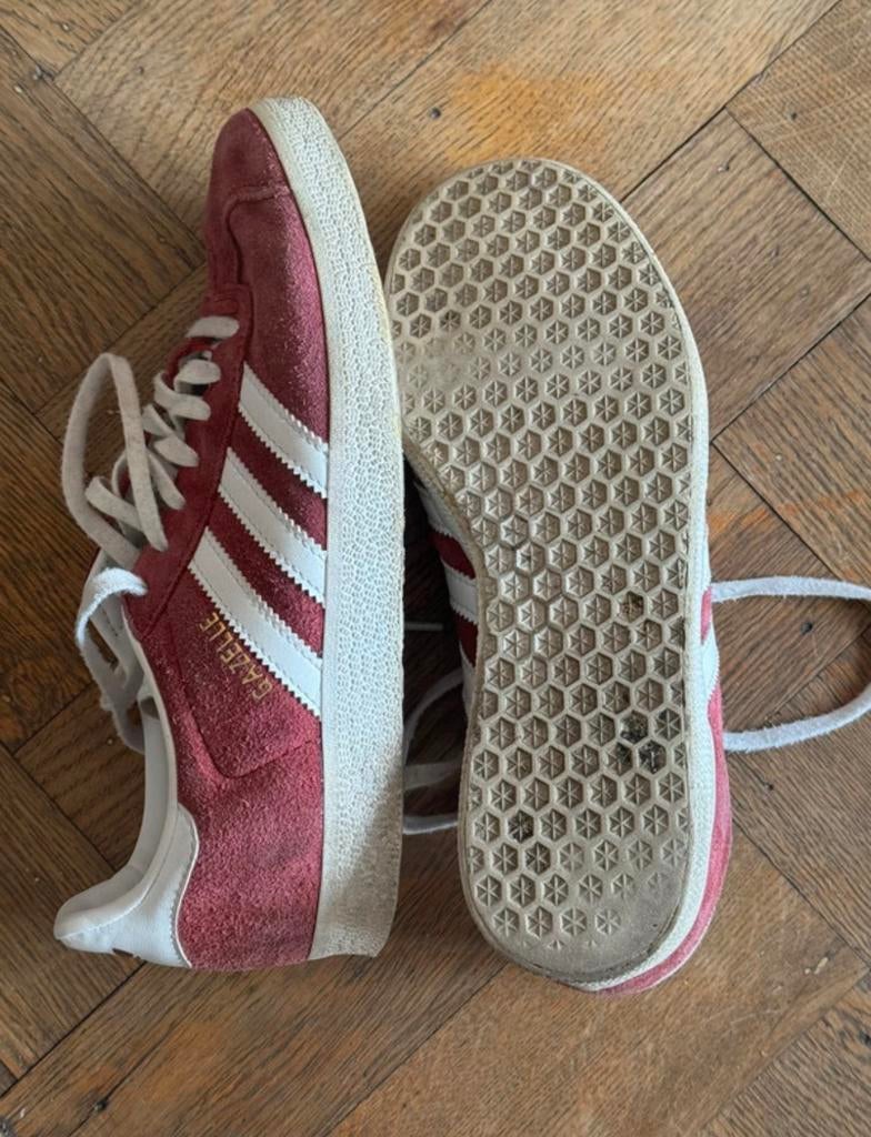 Adidas gazelle bordeaux en daim 37, Rouge, Enlèvement ou Envoi, Sneakers et Baskets, Porté