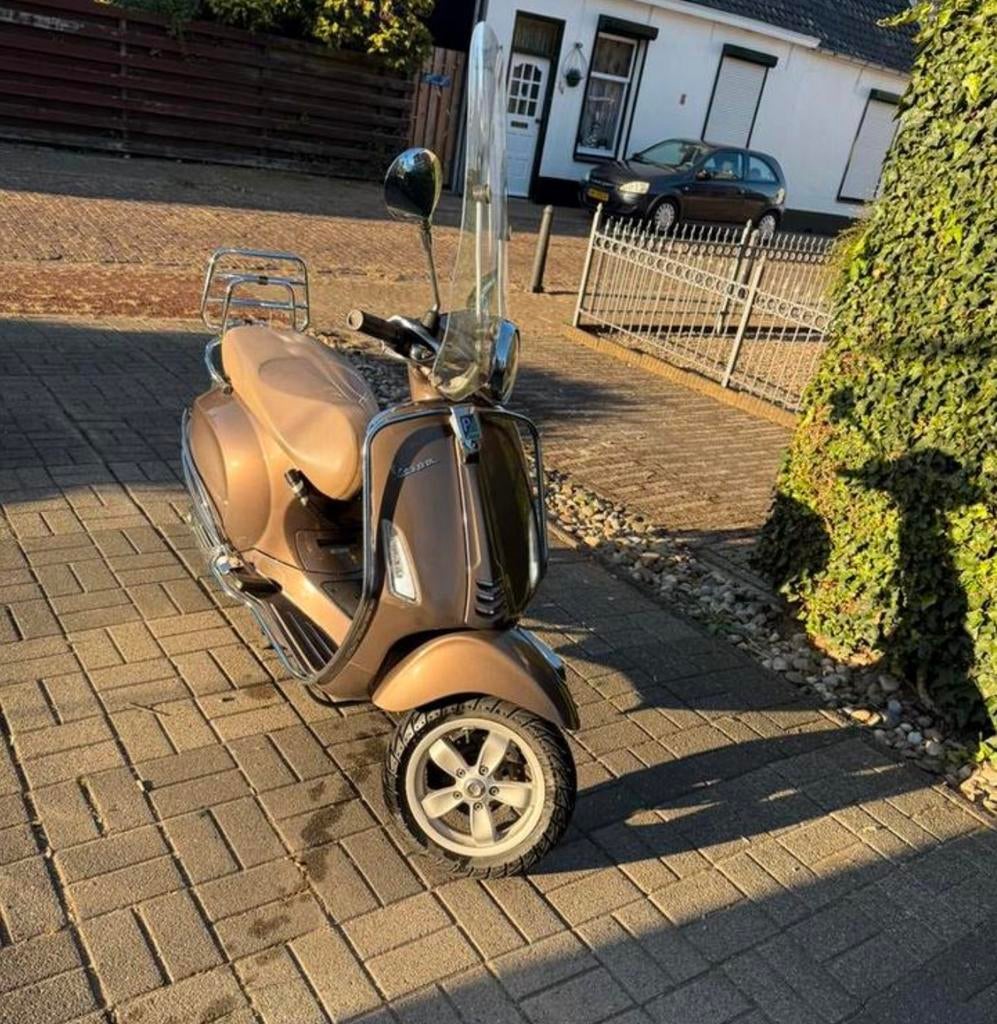 Vespa Primavera 4T 4V 50cc Marrone B klasse, Fietsen en Brommers, Ophalen, Zo goed als nieuw, Vespa