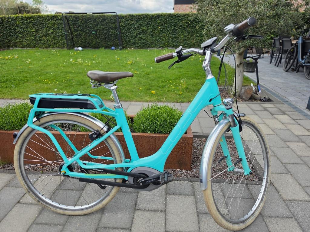 Vélo électrique Cube 28 pouces S pour femme, 47 à 51 cm, 50 km par batterie ou plus, Enlèvement, Utilisé
