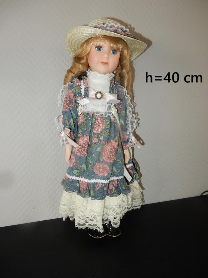 nr.105 - 	Porseleinen pop - H, Enlèvement, Poupée