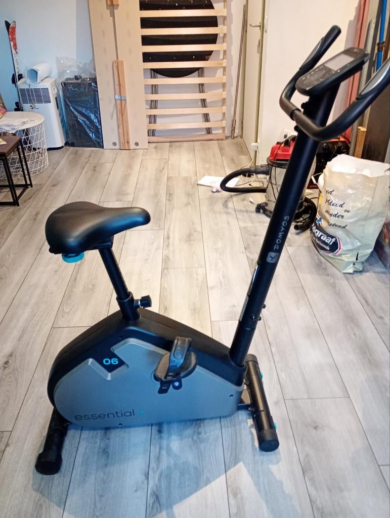 Hometrainer DOMYOS 06 Essential, Sport en Fitness, Fitnessapparatuur, Hometrainer, Ophalen