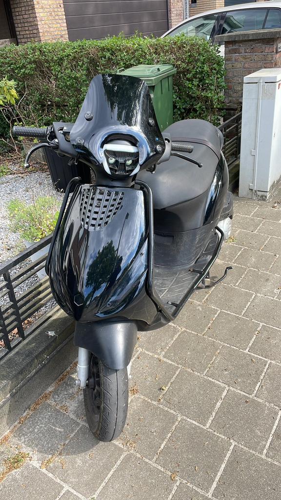 Piaggio zip 50cc iget  euro5 2024 zwart, Ophalen, Zip, Klasse A (25 km/u), Zo goed als nieuw