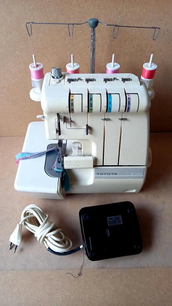 Surjeteuse Toyota 4 fils, Etat parfait + Garantie, Hobby & Loisirs créatifs, Machines à coudre & Accessoires, Surjeteuse, Enlèvement ou Envoi