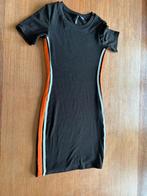 H&M Divided bodycon jurk – zwart met sportieve strepen, Enfants & Bébés, Vêtements enfant | Taille 176, Enlèvement, Comme neuf