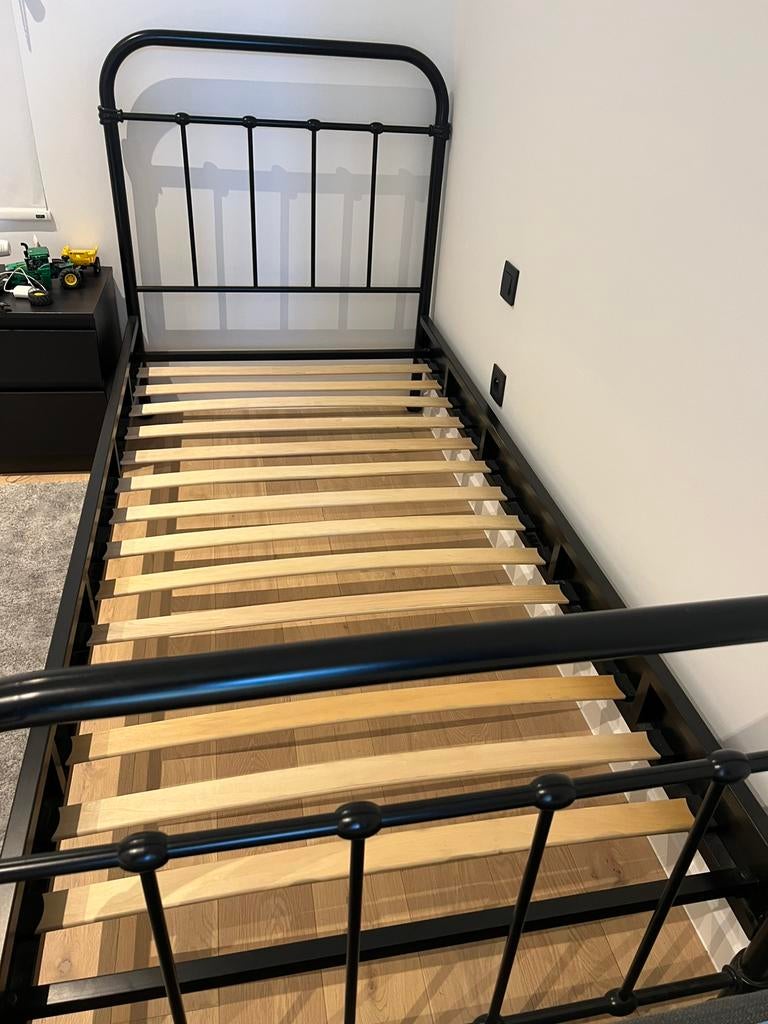 éénpersoonsbed mét lattenbodem en gratis matras - ikea, Ophalen, Gebruikt