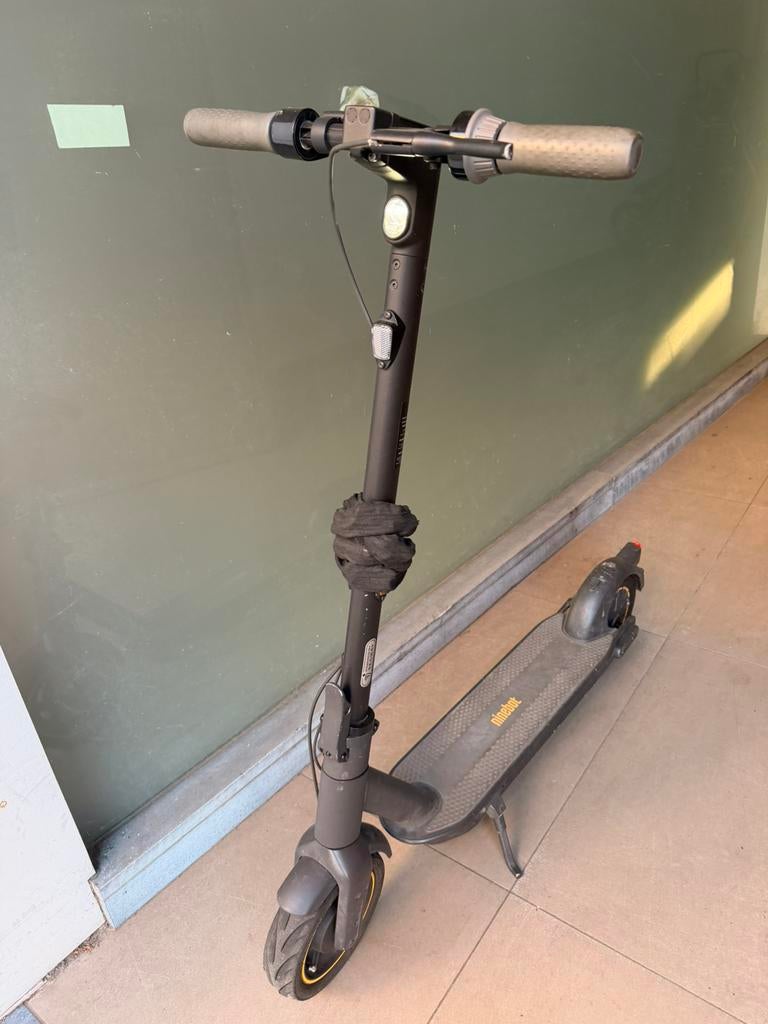 Elektrische step ninebot Max g30 Segway, Fietsen en Brommers, Steps, Ophalen, Zo goed als nieuw