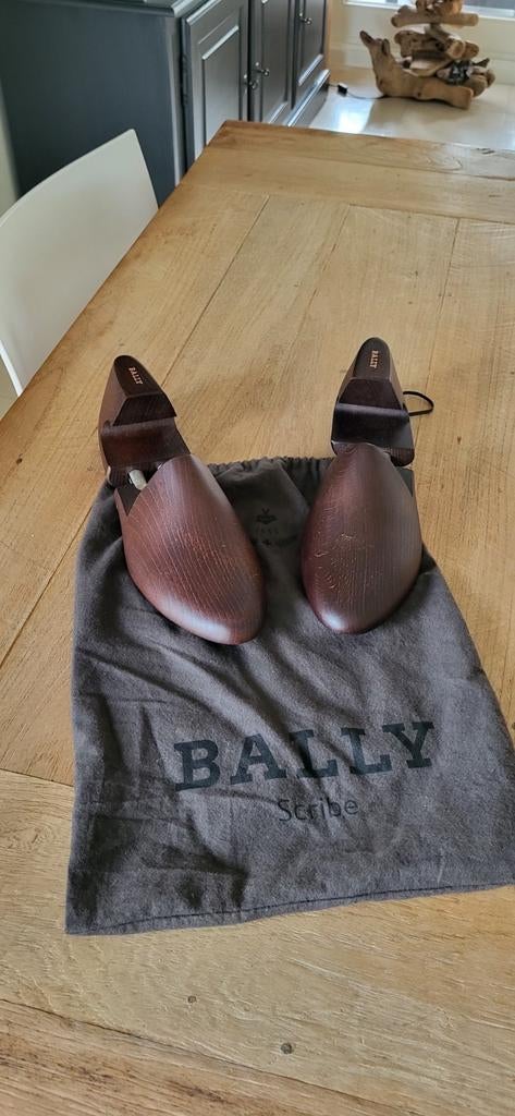 Schoenspanners, Ophalen