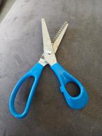 Zig zag knipschaar voor stoffen. Af te halen in Roeselare na, Hobby en Vrije tijd, Stoffen en Lappen, Ophalen