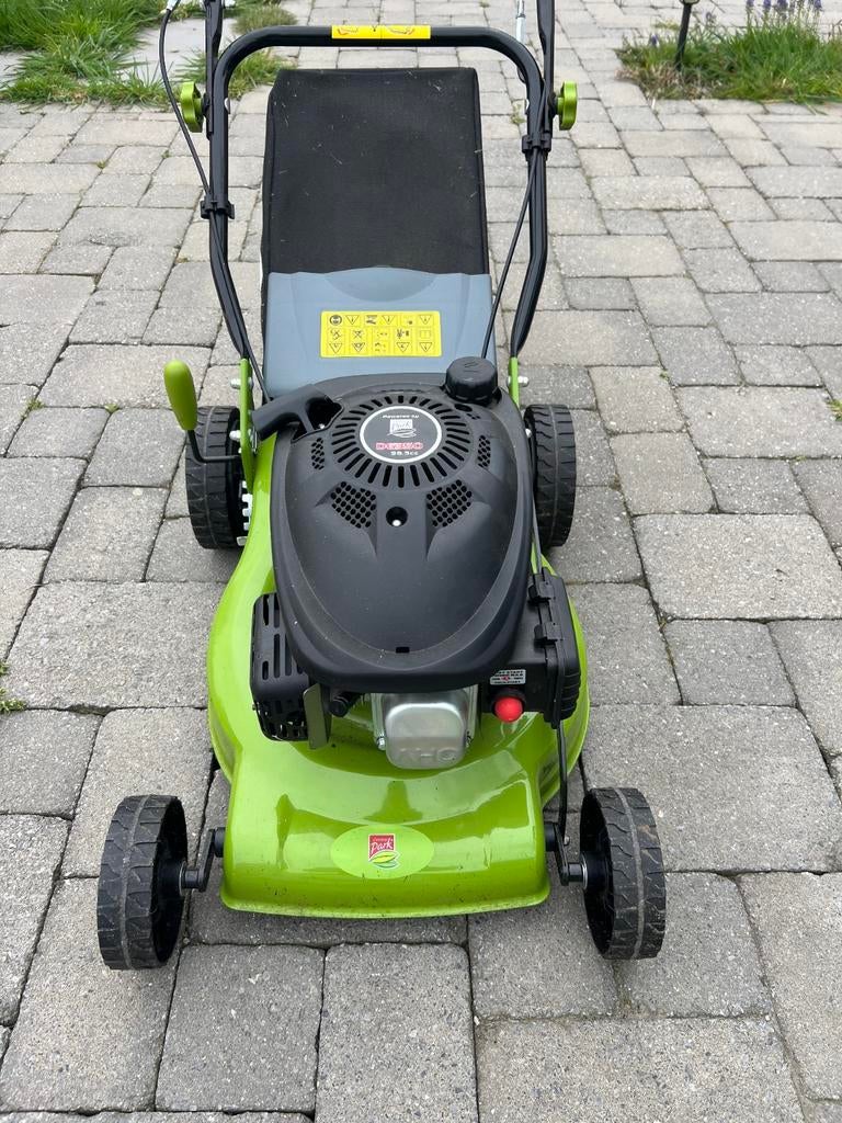 Tondeuse à gazon à essence à prix réduit, largeur de coupe 4, Enlèvement