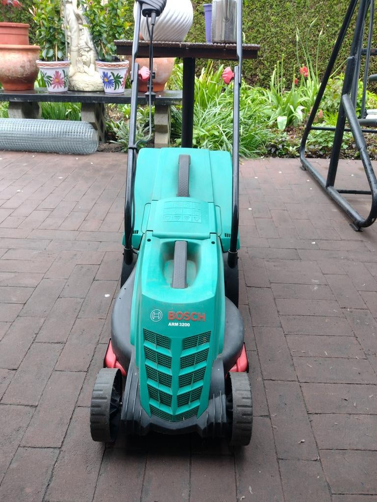 Bosch grasmaaier ARM 3200, Jardin & Terrasse, Tondeuses à gazon, Bosch ARM 3200, Tondeuse rotative, Comme neuf, 30 à 39 cm