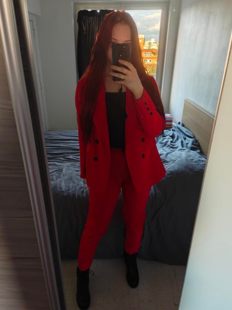 Red suit set (blazer + pants, size M), Kleding | Dames, Jumpsuits, Maat 38/40 (M), Sans marque, Ophalen of Verzenden, Zo goed als nieuw