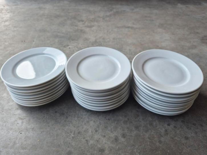 29 porseleinen dessertborden (20 cm), Huis en Inrichting, Keuken | Servies, Bord(en), Ophalen