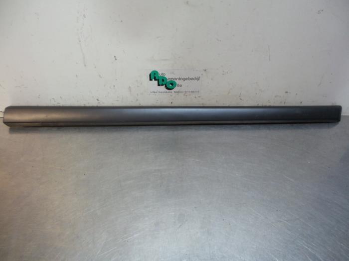 Bande décorative d'un Dacia Logan (Logan 2 14-), Autos : Pièces & Accessoires, Carrosserie & Tôlerie, Dacia, Utilisé, 3 mois de garantie