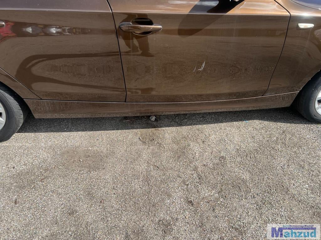 Bas de caisse droit marron B09/8 pour BMW S rie 1 E87 (2004-, Autos : Pièces & Accessoires, Petuelring 130
80788  Munich, DE, Info@bmw.de