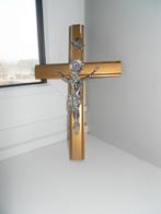 Croix et statue du Christ différentes, Enlèvement