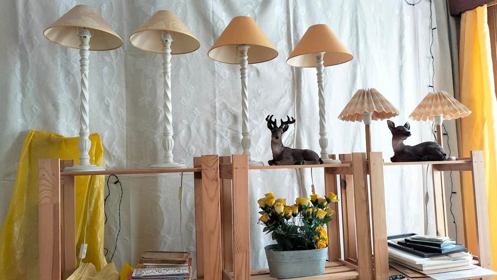 5 lampes Flament 2 lampes Laura Ashley 3 étagères 4 étages, Enlèvement ou Envoi