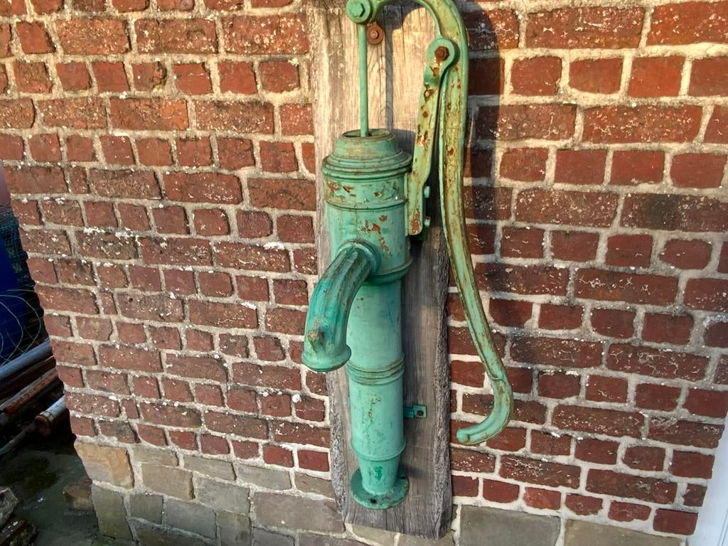 Antieke pomp, Ophalen, Zo goed als nieuw