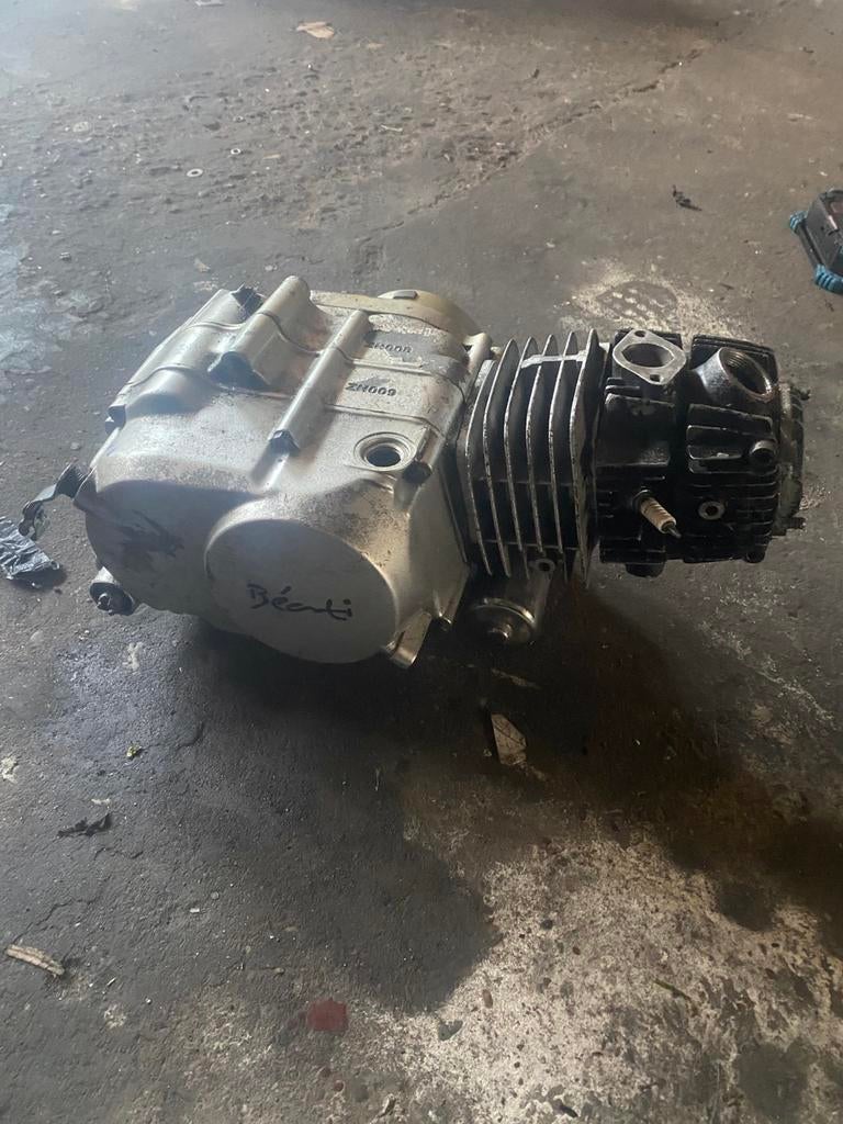 Dax 125 blok met 125 cilinderkop kan ook geruild worden, Fietsen en Brommers, Brommeronderdelen | Algemeen, Ophalen, Gebruikt