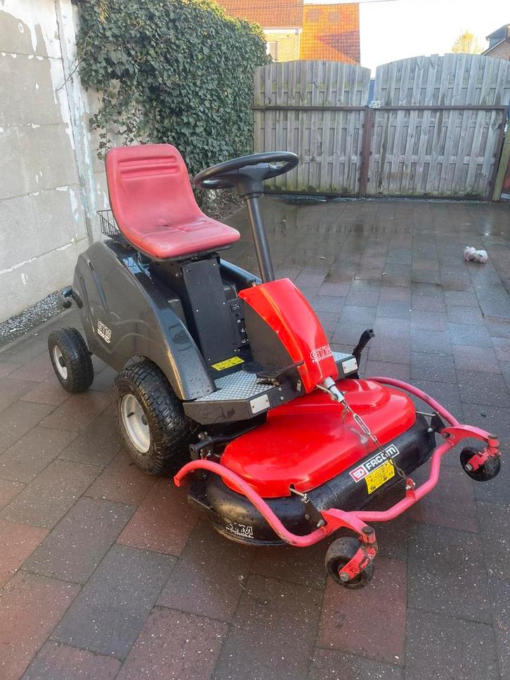 Tondeuse autoportée à hydrostat Gtm 1350, tondeuse frontale, Jardin & Terrasse, Tondeuses autoportées, Comme neuf, Démarrage électrique