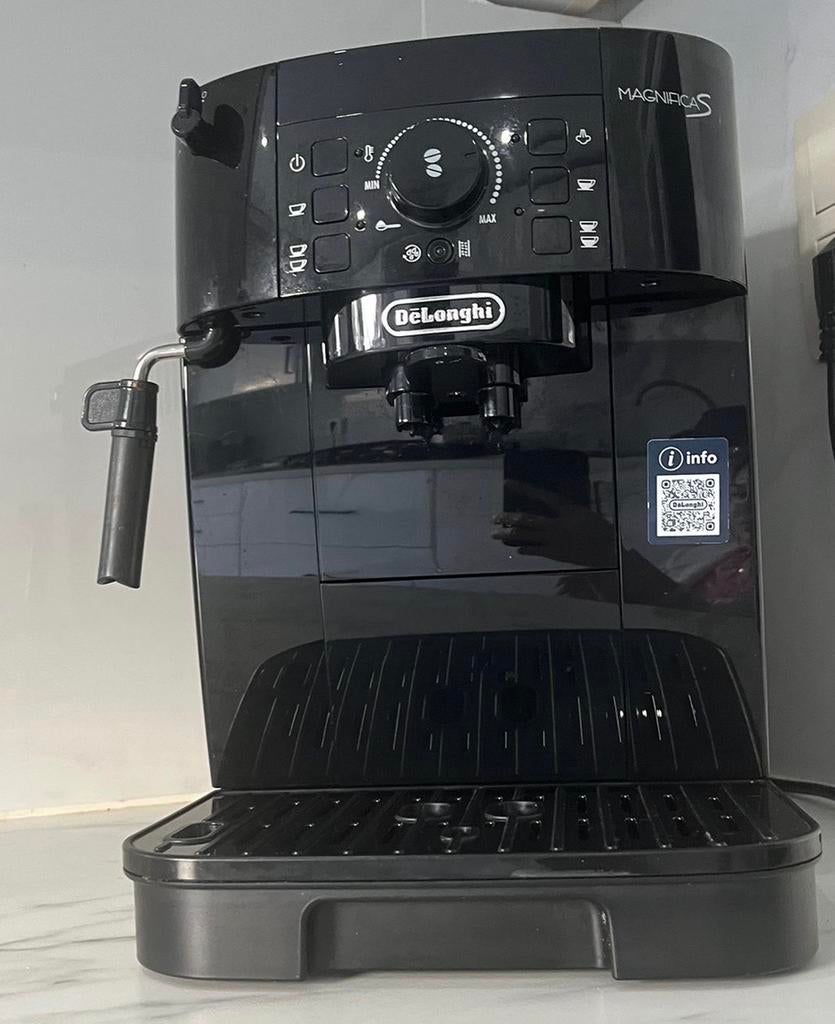De'Longhi Magnifica S koffiezetapparaat — zeer goede staat, Elektronische apparatuur, Koffiezetapparaten, Ophalen, Koffiemachine