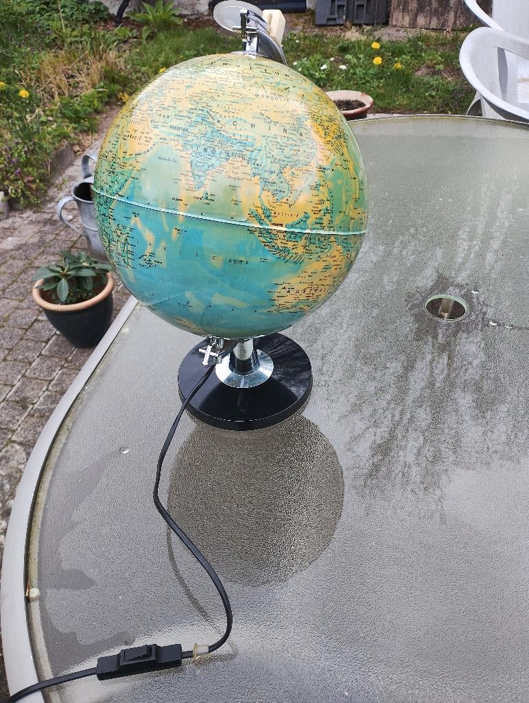 Vintage globe jaren 80, Huis en Inrichting, Woonaccessoires | Wereldbollen, Ophalen, Verlicht, Gebruikt