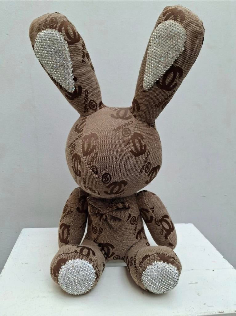 Lapin - Chanel - Lapin de créateur - 40 cm de haut, Enlèvement ou Envoi, Comme neuf, Lapin