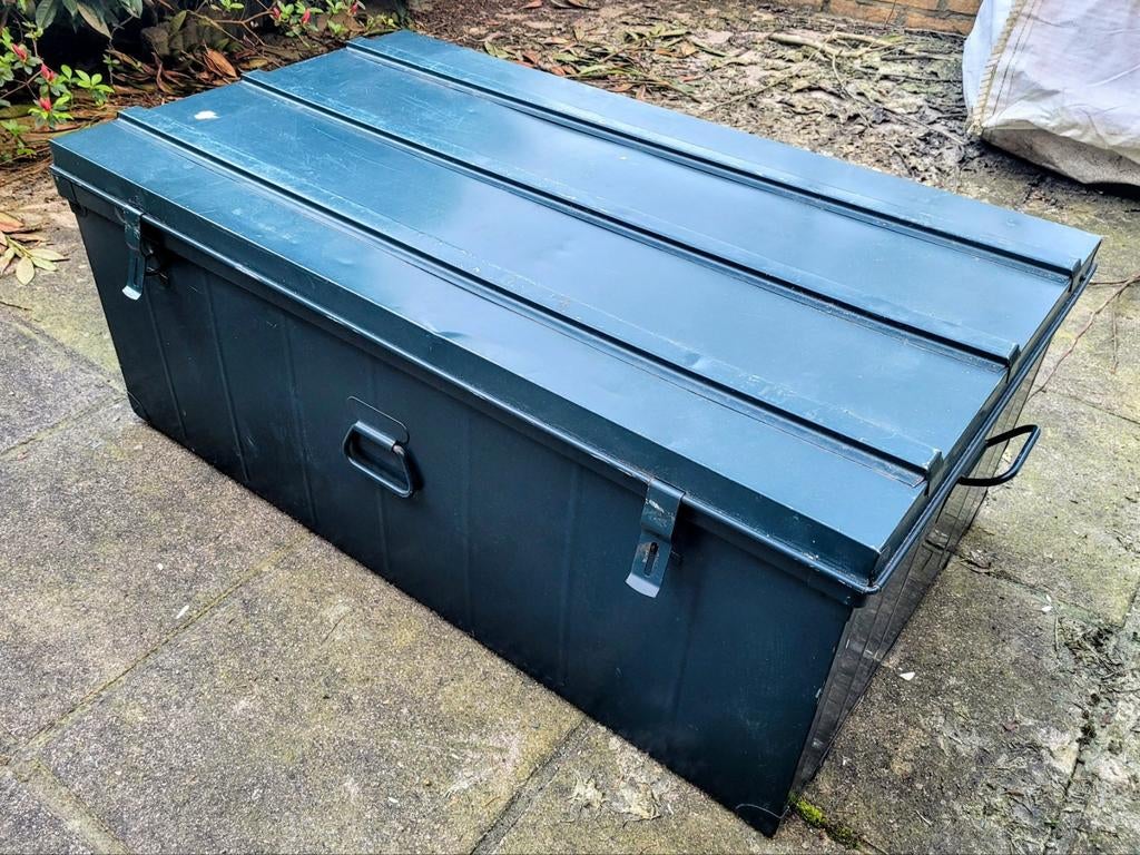 Malle cantine métallique verte transport déménagement, Maison & Meubles, Accessoires pour la Maison | Coffres, Moins de 50 cm